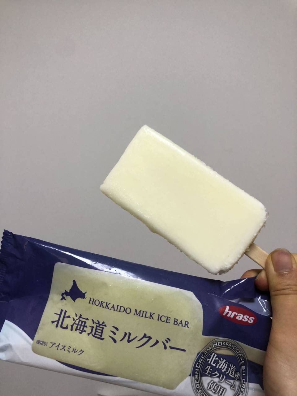 日本进口hrass哈乐丝丝牛奶味雪糕